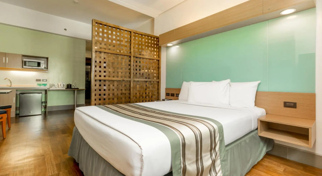 Microtel by Wyndham South Forbes, Book Hotel Hoteller i Silang med parkering, Parkering