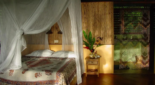 Iguana Lodge Beach Resort