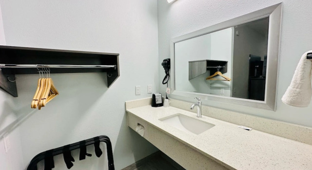Crosby Travel Lodge & RV Park, Varaa Hotelli Crosby Houston
