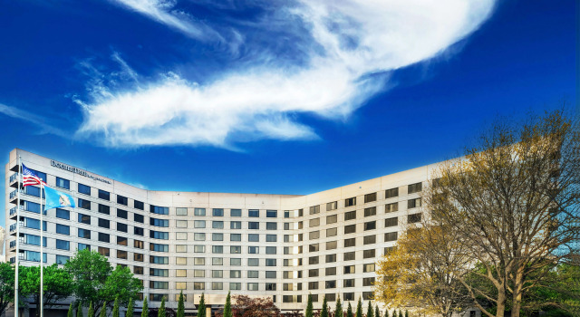 DoubleTree by Hilton Tulsa at Warren Place, Prenota Hotel Hotel a Tulsa con piscina, vicino a Mudd Park Number 2, Piscina