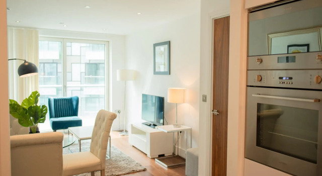 One Bed Apt in Lincoln Plaza, Canary Wharf, Забронировать Отель Лондон Большой Лондон, рядом с Кенари Уорф