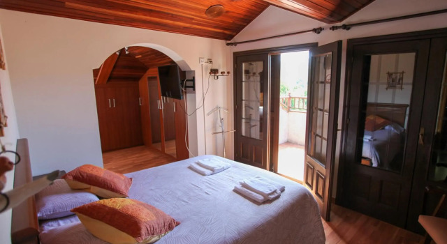 Espectacular Casa con Piscina en Allariz, Rezerwuj Hotel Hotele w Orense z basenem, Basen