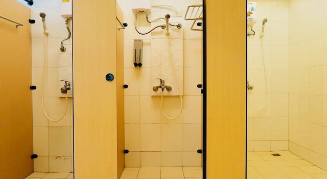 Кровать в общем номере с 6 комнатами Trip GG Hostel