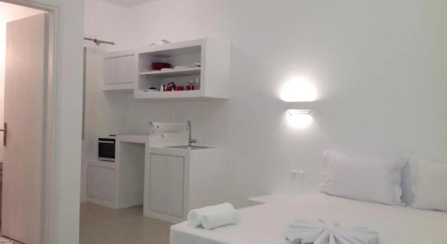 Студия Deluxe Anita Rooms & Suites Milos