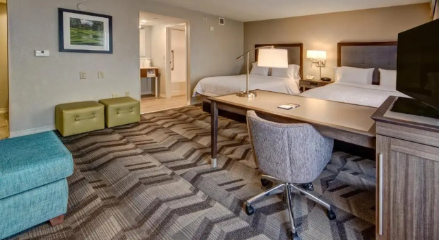 Четырёхместный номер Deluxe Hampton Inn & Suites Clermont