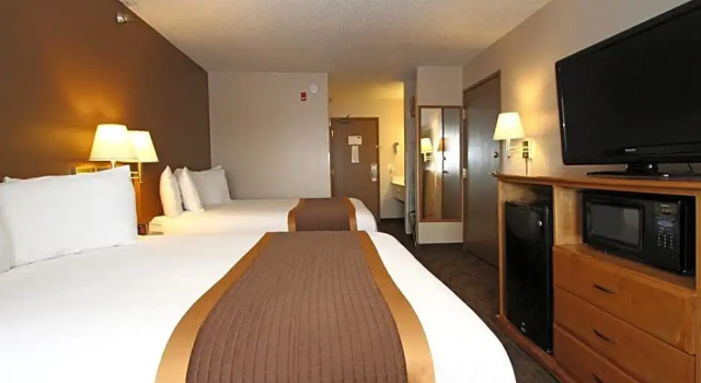 Четырёхместный люкс New Victorian Inn & Suites Lincoln