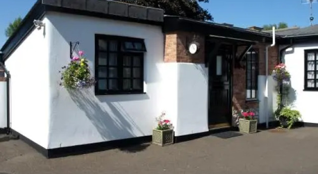 The Barn and Pinn Cottage, Reservar Casa de férias Moradias em Merseyside, Vila