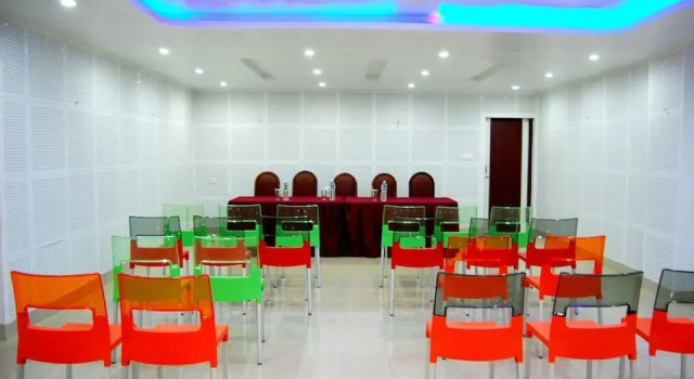 Номер Standard Hotel Monarch Aachal