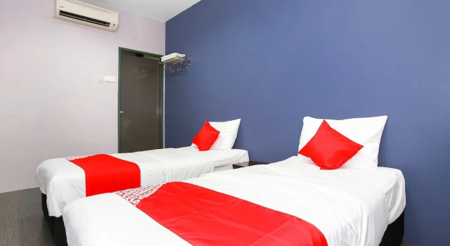 De Hotel by OYO Rooms