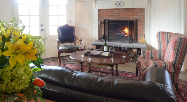 The Springwater Bed and Breakfast, Забронировать Отель «постель и завтрак» Саратога-Спрингс штат Нью-Йорк, рядом с Saratoga Springs Visitor's Center