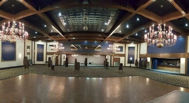 Hotel Carlisle & Embers Convention Center
