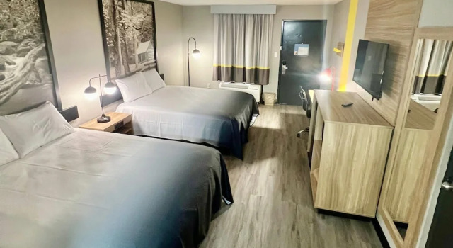 Четырёхместный номер Standard Super 8 by Wyndham Manchester TN