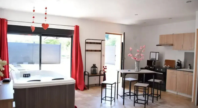 Коттедж Gites spa de Charme L Etoile SPA