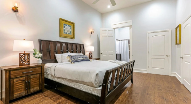 Номер Standard Downtown Spacious Suites by Hosteeva
