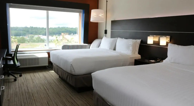 Четырёхместный номер Standard Holiday Inn Express & Suites Alabaster by IHG
