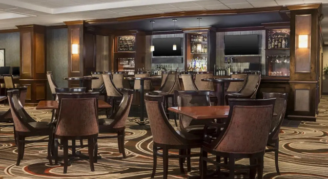 Crowne Plaza Omaha Old Mill, Κράτηση Ξενοδοχείο Ομάχα Νεμπράσκα