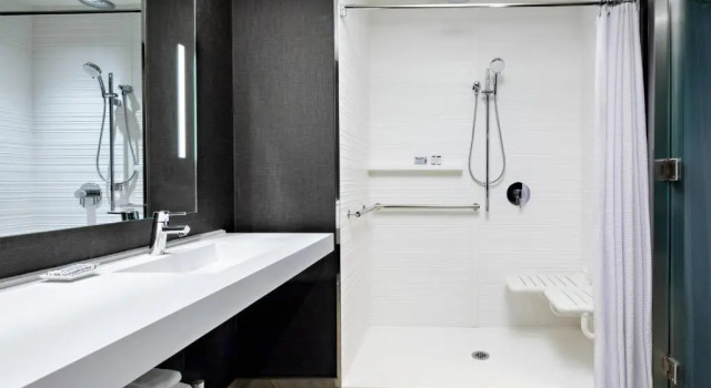 Четырёхместный номер Standard AC Hotel by Marriott Grand Rapids Downtown