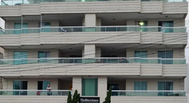 Amplo e aconchegante apartamento com 3 quartos a 50m da praia de Bombas