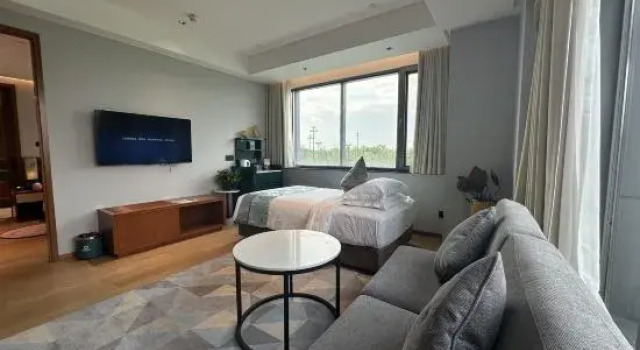 Люкс с красивым видом из окна Central Green Tennis Hotel