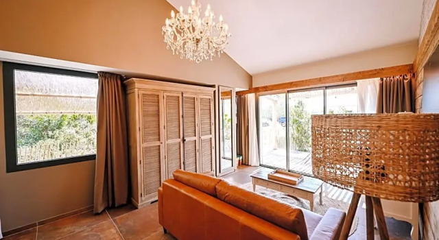 Двухместный семейный люкс Le Hameau Des Pesquiers Ecolodge & Spa, Curio Collection By Hilton