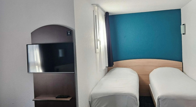 Четырёхместный номер Standard Kyriad Niort-Espace MendesFrance
