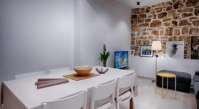 Villa Zdenka, Book Villa Vis Vis