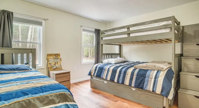 Коттедж 2 Mi to Beach: Falmouth Group Getaway w/ Game Room