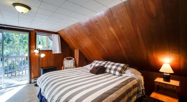 63MBR - Hot Tub - BBQ - Pets Ok - WiFi - Sleeps 6, Buchen Sie Ferienhaus Hotels in Glacier mit Parkplatz, Parkplätze