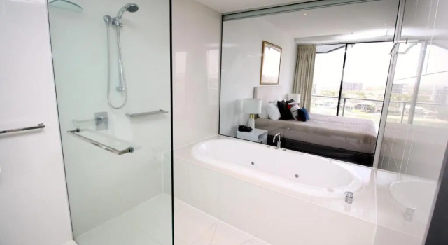 Апартаменты с балконом Cavill Avenue Private Apartments