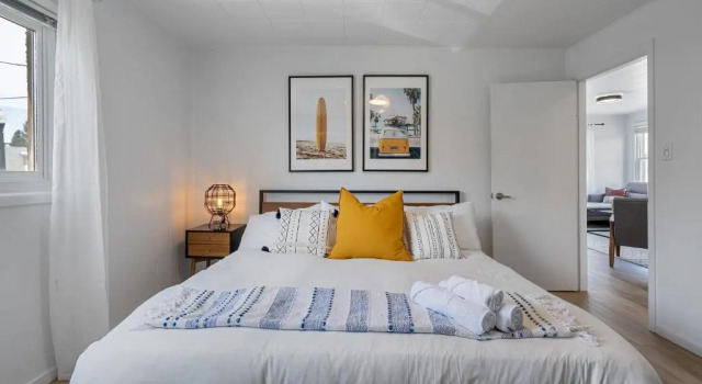 Апартаменты The Hidden Loft I 5-min Walk 2 Beach I DT I 55 TV