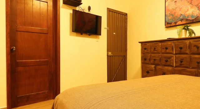 Четырёхместные апартаменты с балконом и с видом на город Suites Santa Posada Galarza 24