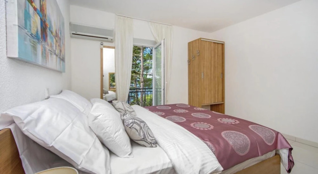 Nice Home in Brela with Hot Tub, WiFi & 4 Bedrooms, Забронировать Отель Бизнес-отели Брела, 4* 5*