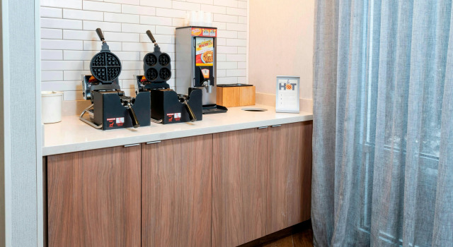 Fairfield Inn & Suites by Marriott Bend Downtown, Забронировать Отель Отели Бенд с бассейном, рядом с Blockbuster, Бассейн