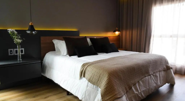 Полулюкс Deluxe Hotel Soho Suites
