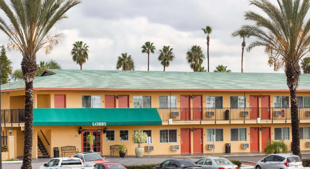 Hotel Avenida - Oceanside Camp Pendleton