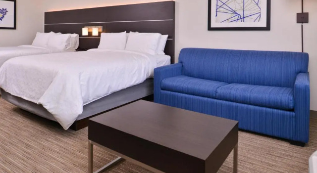 Четырёхместный номер Executive Holiday Inn Express & Suites Mall of America - MSP Airport by IHG