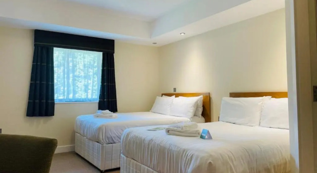 Четырёхместный номер Deluxe Boston West Hotel