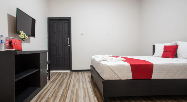 Camera Premium RedDoorz Syariah Plus near Banyuwangi Airport