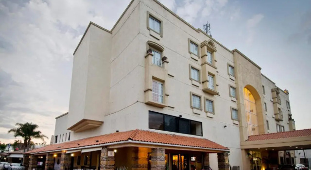 Четырёхместный люкс Hotel Suites México Plaza León Campestre
