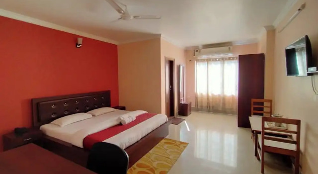 Goroomgo Crystal Inn Guwahati