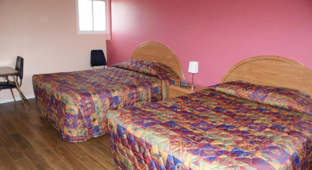 Четырёхместный номер Standard Elks Motel