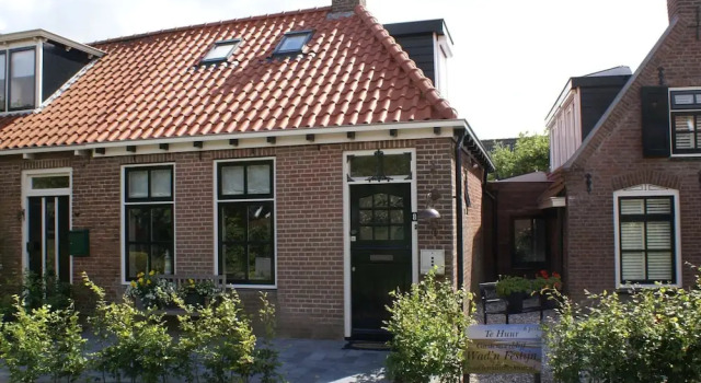 Коттедж Fantastic luxury vacation home and next to the Wadden Sea