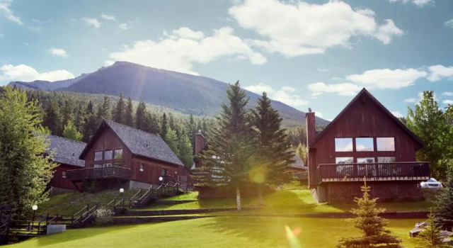 Коттедж с 2 комнатами Banff Gate Mountain Resort