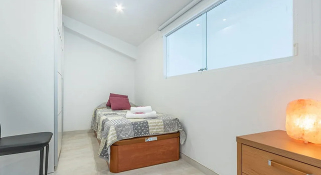 Modern Furnished Apartment Near Shops and Restaurants