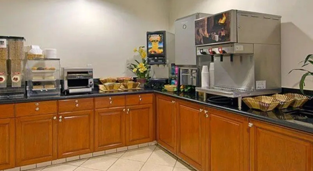 Полулюкс Travelodge Inn & Suites by Wyndham Anaheim on Disneyland Dr