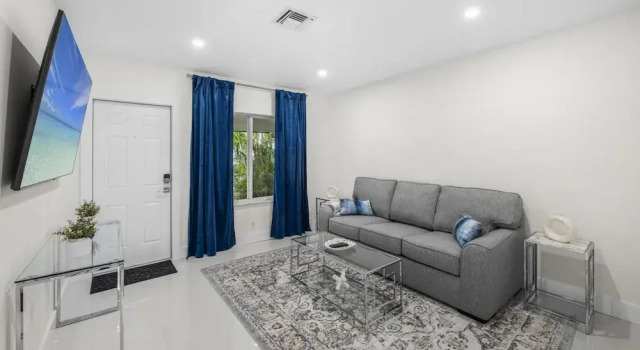 Uhost AI 1BR With Marble Accents Patio