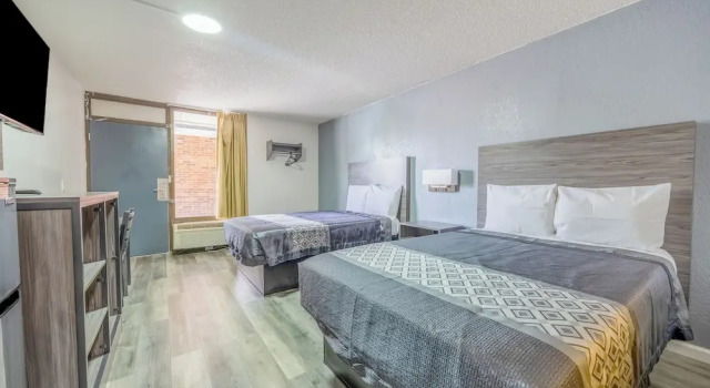 Четырёхместный номер Standard с балконом Oyo Hotel Bartow