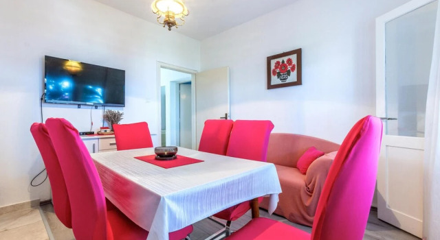 Stunning Apartment in Podstrana With 2 Bedrooms and Wifi, Забронировать Апартаменты/квартира Отели Подстраны с парковкой, рядом с Частный Пляж «Апартментс Лавица Бич Думичич», Парковка