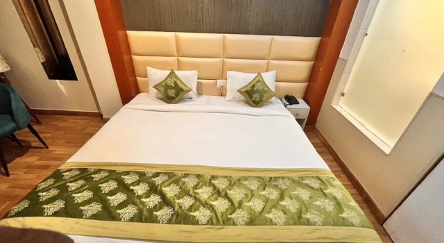 Номер Standard Oyster Pearl Near Medanta Hospital Sec39