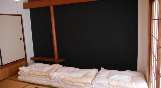 Кровать в общем номере (женский номер) J-Hoppers Lake Biwa Guesthouse